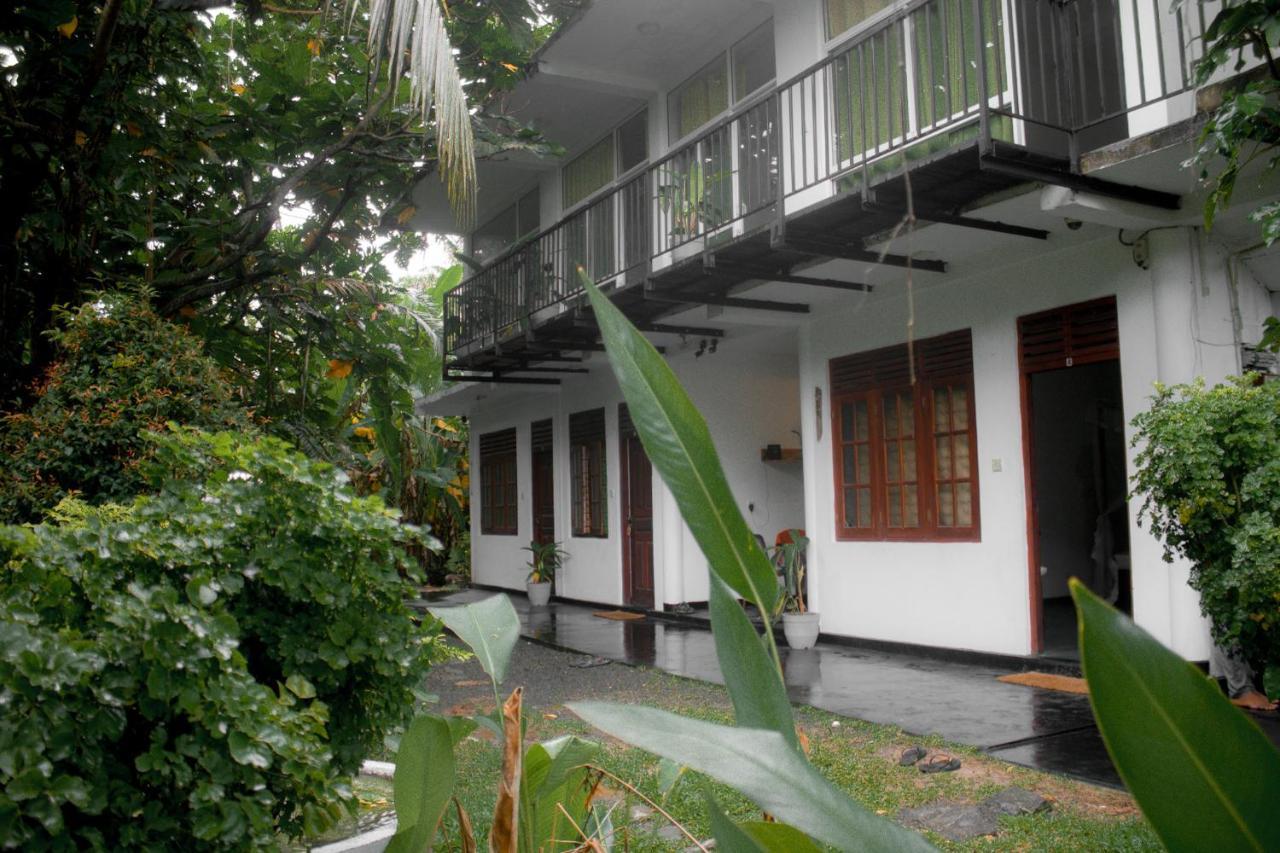 Bananas Mirissa Hotel Buitenkant foto